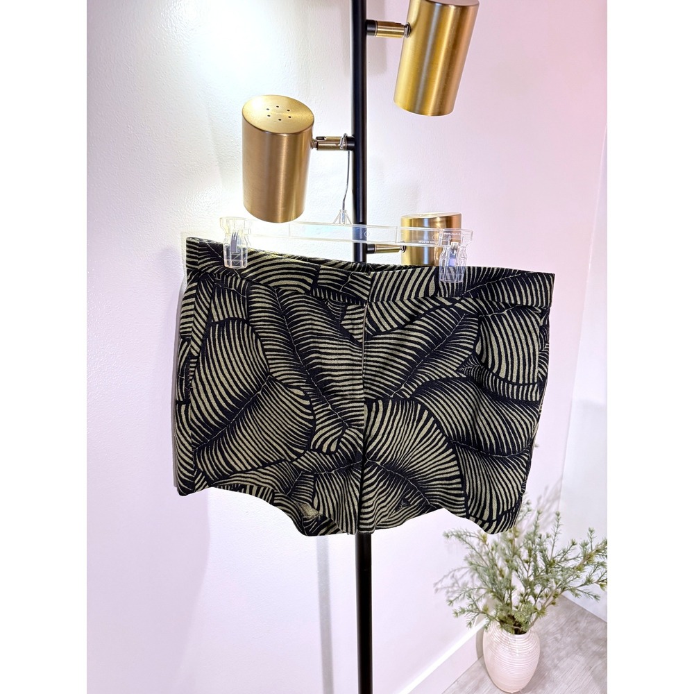 Ann Taylor shorts 10 midsize palm leaf green black jaquard pockets EUC preppy